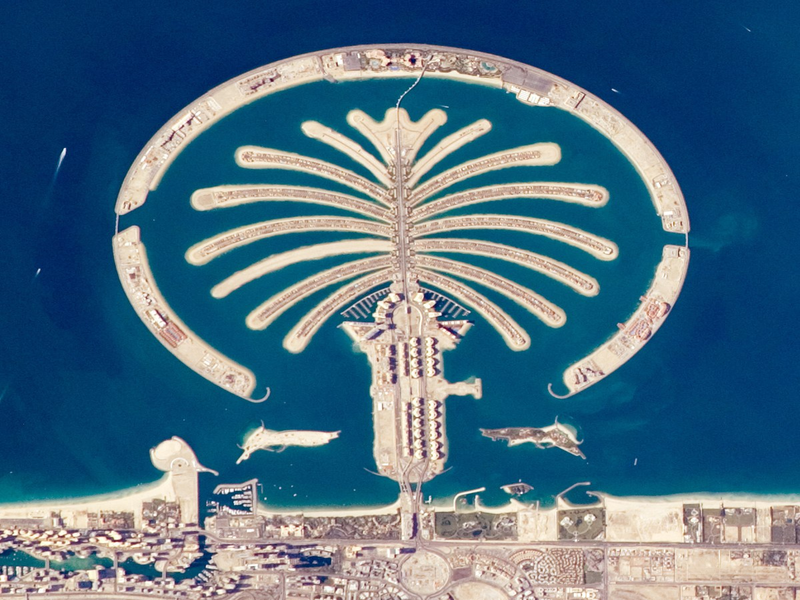 Artificial_Archipelagos,_Dubai,_United_Arab_Emirates_ISS022-E-024940_lrg_(cropped)